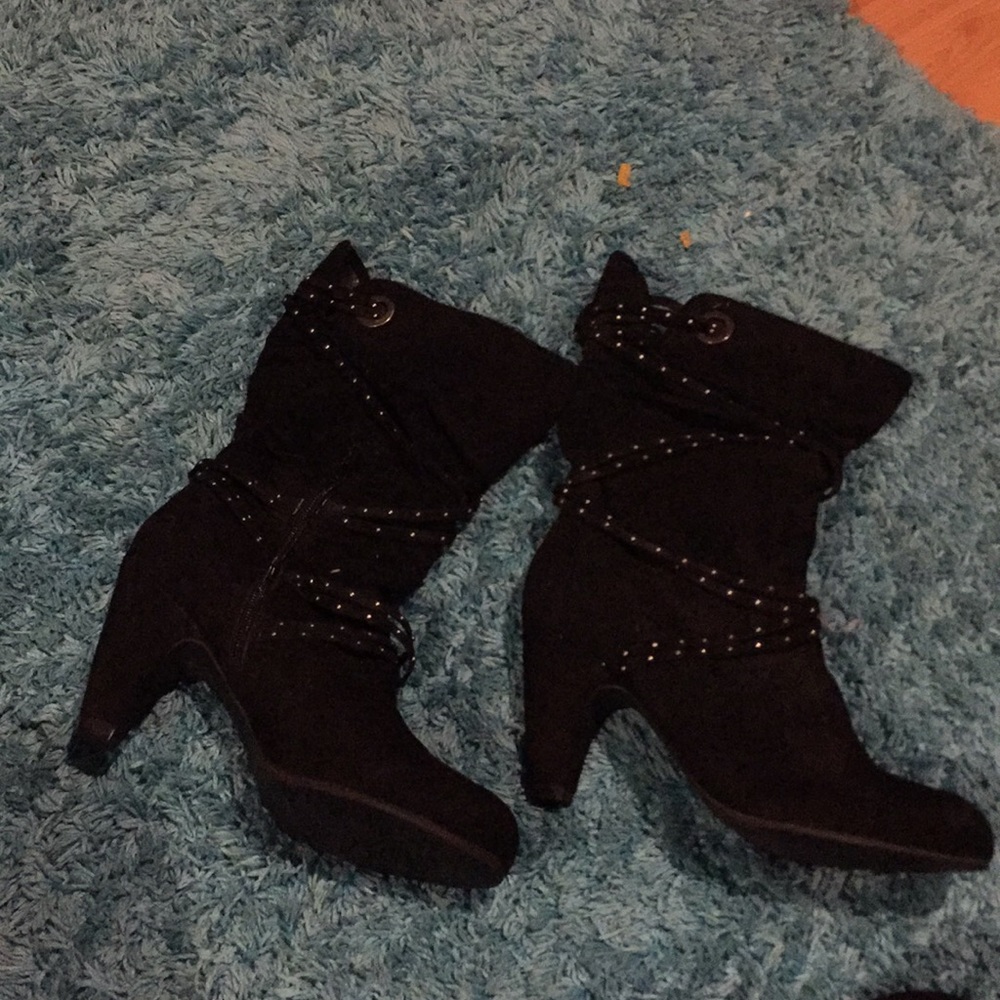 Black boots size 9